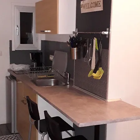 F2 50m De La Avec Parking Prive Apartment *