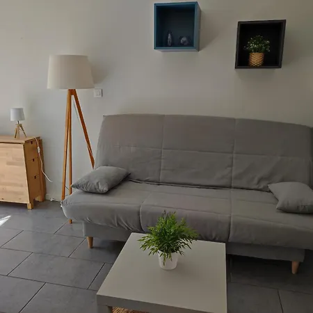 F2 50m De La Avec Parking Prive Apartment *