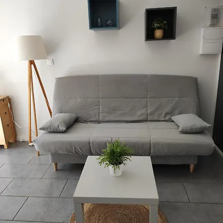 Appartement F2 50m De La Avec Parking Prive *