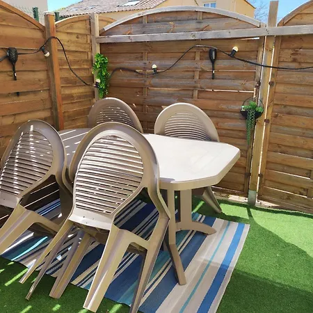 F2 50m De La Avec Parking Prive *